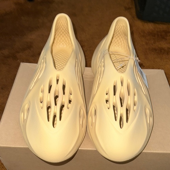 YZY FOAM RNR